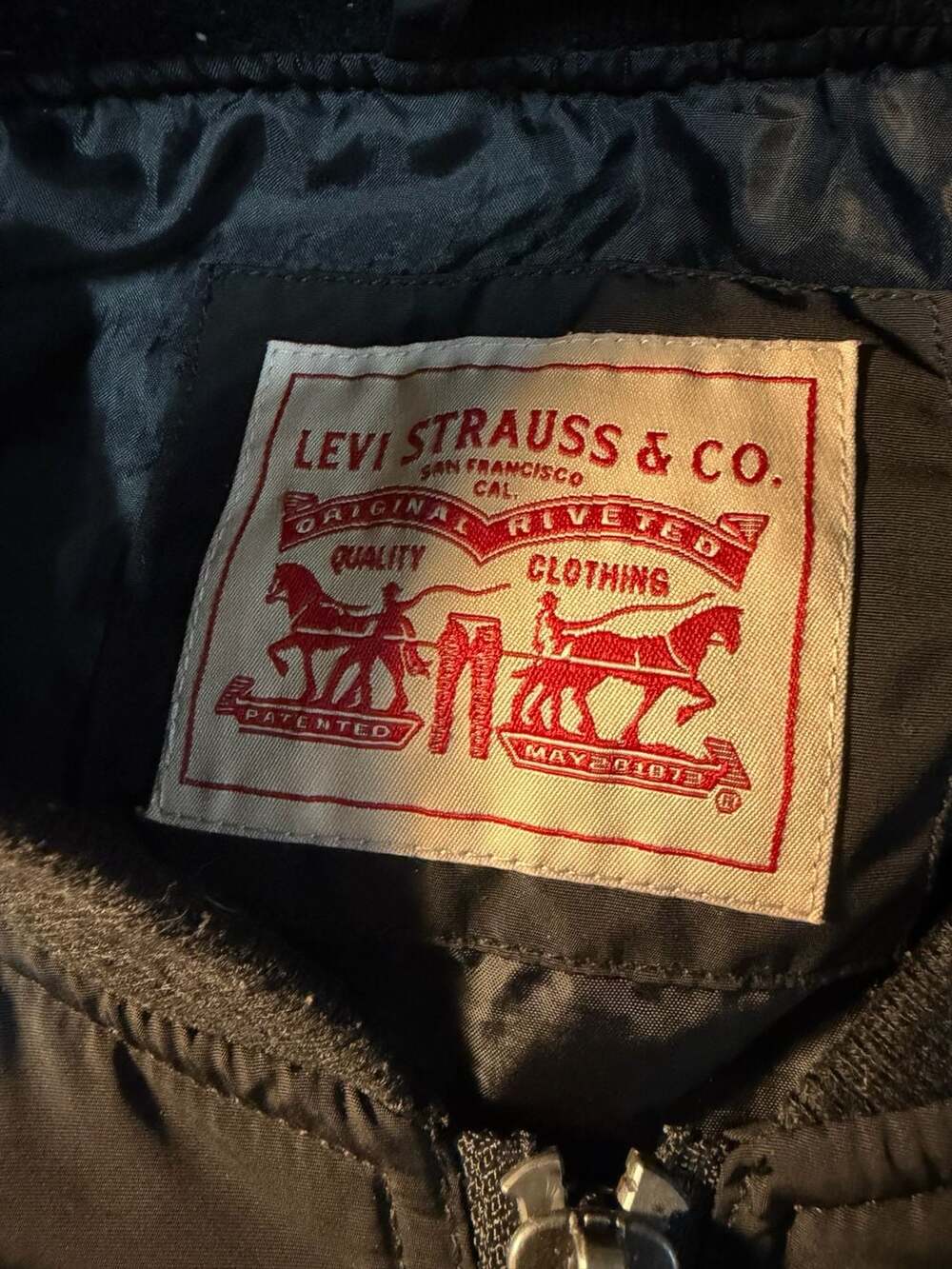 Levi's Women's Black Lightweight Zip-Detail Bomber Jacket Size XL - Picture 2 of 4